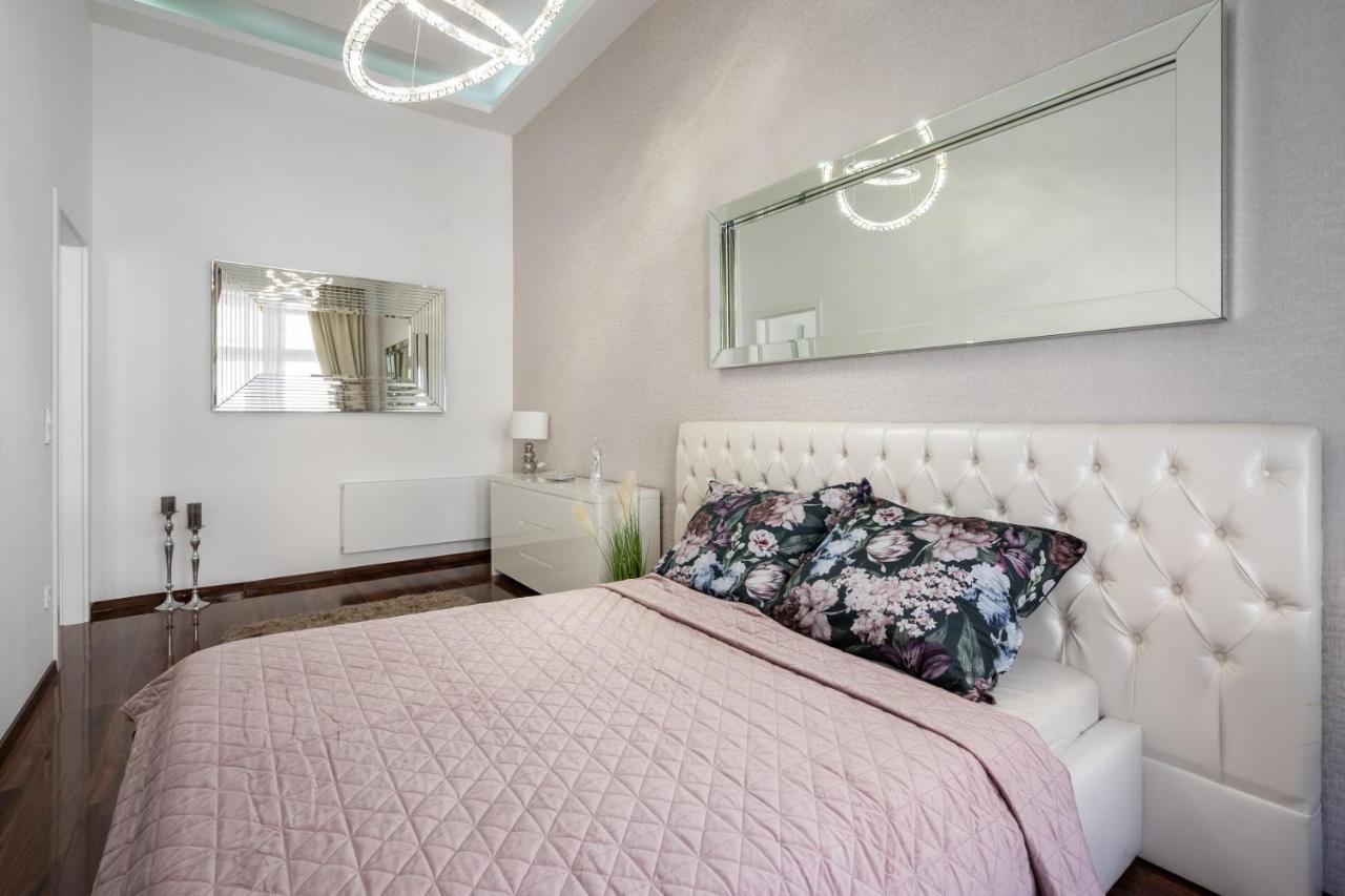 Opera Luxury Apartment With Free Parking บูดาเปสต์ ภายนอก รูปภาพ